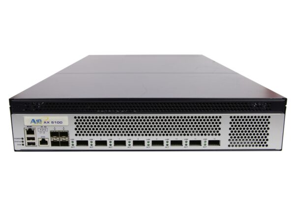 Przedni panel kontrolera A10 AX 5100 z rzędem portów sieciowych i slotów SFP w obudowie rack