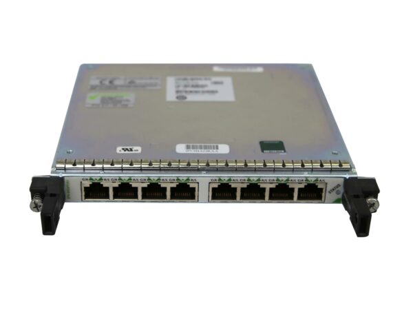 Moduł SPA Cisco z ośmioma portami RJ45 na przedniej krawędzi i dźwigniami montażowymi po bokach obudowy.