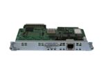 Moduł rozszerzeń Cisco z widoczną płytką elektroniczną, złączem RJ-45 i metalową obudową montażową z boku.