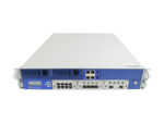 Firewall Check Point 13800 w obudowie rack, widok z przodu z portami RJ45, SFP i wyświetlaczem LCD po lewej stronie.