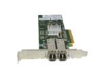 Karta sieciowa PCIe z dwoma portami SFP+ i wysokim śledziem montażowym, widok pod kątem na złote złącze krawędziowe.
