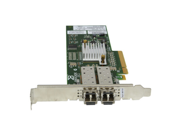 Karta sieciowa PCIe z dwoma portami SFP+ i wysokim śledziem montażowym, widok pod kątem na złote złącze krawędziowe.