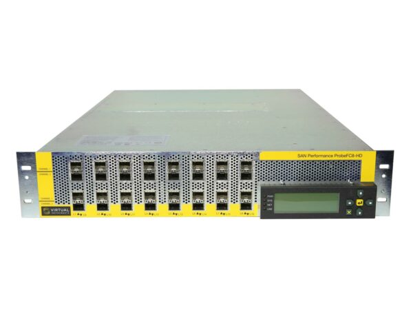 Widok z przodu urządzenia rack Virtual Instruments ProbeFC8-HD z rzędem portów SFP i małym wyświetlaczem LCD po prawej.