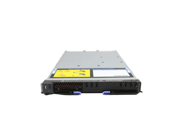 Przedni panel serwera blade IBM z dwoma niebieskimi uchwytami wysuwanymi i perforowaną kratką wentylacyjną.