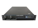 Przedni panel urządzenia Cisco z uszami montażowymi do szafy rack, widoczne cztery wnęki na dyski twarde i porty sieciowe.