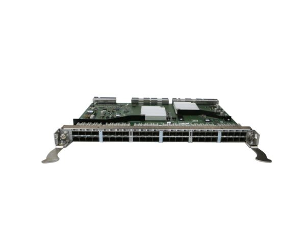 Karta modułu Brocade z rzędem 48 gniazd SFP+ na przedniej krawędzi i widoczną płytą elektroniczną od góry.