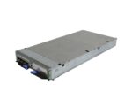 Moduł serwerowy IBM ujęty pod kątem z góry, widoczna metalowa obudowa i przedni panel z dwoma niebieskimi uchwytami