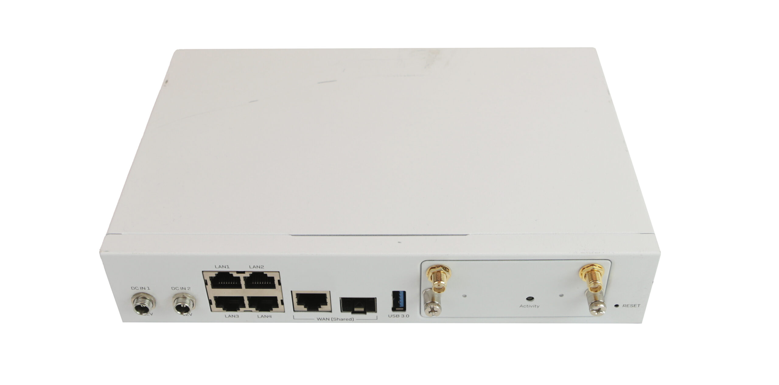 Tylny panel urządzenia Sophos SD-RED z czterema portami RJ45, portem WAN i dwiema antenami LTE.
