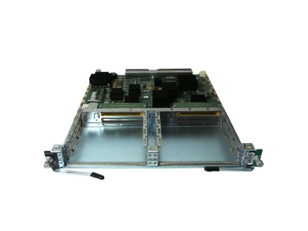 Moduł Cisco 7600-SSC-400 pod kątem z góry, widoczna płyta z układami scalonymi i metalowa obudowa montażowa