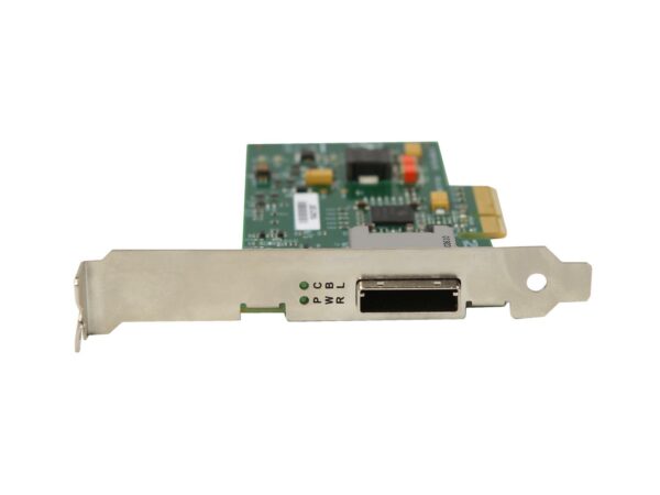 Karta hosta PCIe x4 z widocznym złączem zewnętrznym na wysokim bracketu i układami na zielonym laminacie.