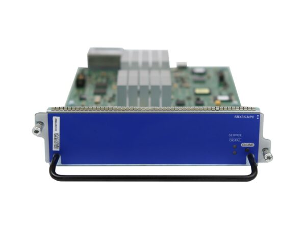 Moduł Juniper SRX3K-NPC pod kątem z widoczną odsłoniętą płytką elektroniczną i niebieskim panelem czołowym.