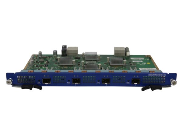 Moduł rozszerzeń Check Point z widoczną niebieską płytką PCB, czterema portami SFP+ i dźwigniami montażowymi po bokach