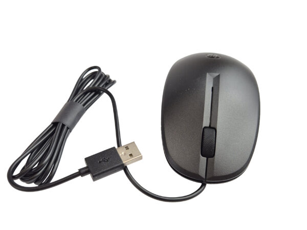 Czarna przewodowa mysz optyczna HP z widocznym kółkiem przewijania i podłączonym kablem USB-A.