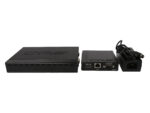 Zestaw CYP: prostokątna obudowa transmitera z otworami wentylacyjnymi po lewej, mniejszy odbiornik z portami HDMI i D-Sub oraz zasilacz sieciowy po prawej.