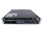 Przód obudowy Juniper MX80 z widocznymi portami RJ45, SFP i dwoma modułami wsuwanymi po lewej stronie panelu.