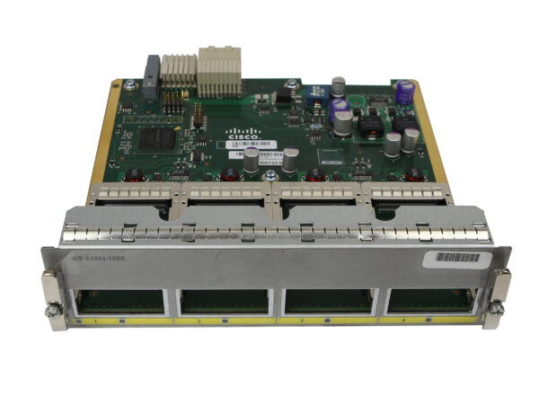 Moduł Cisco z odsłoniętą płytką elektroniczną od góry i czterema slotami X2 widocznymi na przednim panelu