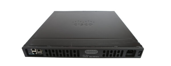 Przedni panel routera Cisco ISR4331 z portami RJ45, dwoma slotami SFP i wentylacją po bokach obudowy.