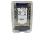 Dysk Seagate HDD w ramce Dell EMC widoczny w przezroczystym opakowaniu ochronnym, z etykietami na górnej pokrywie.