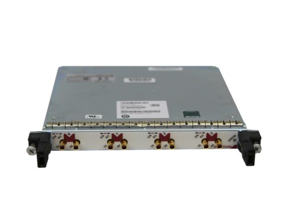 Moduł Cisco SPA z czterema portami koncentrycznymi zabezpieczonymi czerwonymi zaślepkami, widoczny panel czołowy z uchwytami montażowymi.