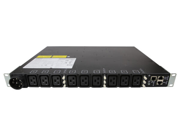 Listwa PDU IBM w obudowie rack, widok od przodu z rzędem gniazd C19/C13 i portami sieciowymi po prawej stronie.