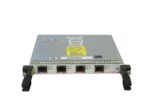 Moduł Cisco SPA-4XOC3-POS z czterema portami sieciowymi na przednim panelu i metalowymi uchwytami montażowymi po bokach