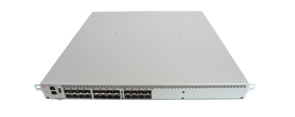 Przedni panel switcha Brocade 6505 z widocznym rzędem portów SFP na białej obudowie 1U.