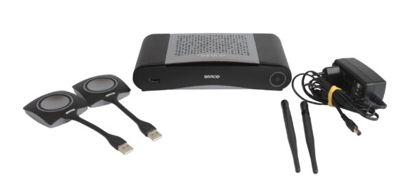 Zestaw Barco ClickShare: stacja bazowa, dwa przyciski Button z kablami USB, dwie anteny i zasilacz sieciowy.