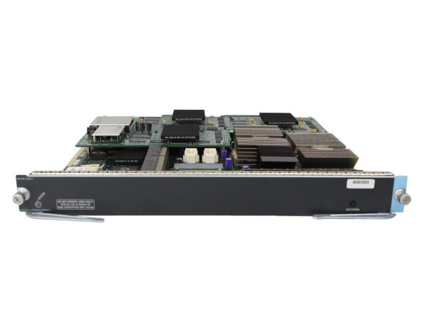 Moduł Cisco Catalyst z widoczną płytą elektroniczną, chipsetami i metalową obudową z uchwytami montażowymi.