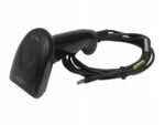 Czarny czytnik kodów kreskowych Honeywell Hyperion 1300g z podłączonym zwiniętym kablem USB