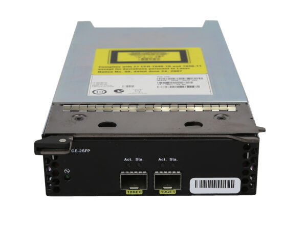 Moduł Cisco z dwoma portami SFP+ widoczny od przodu, obudowa metalowa z drobnymi śladami użytkowania.