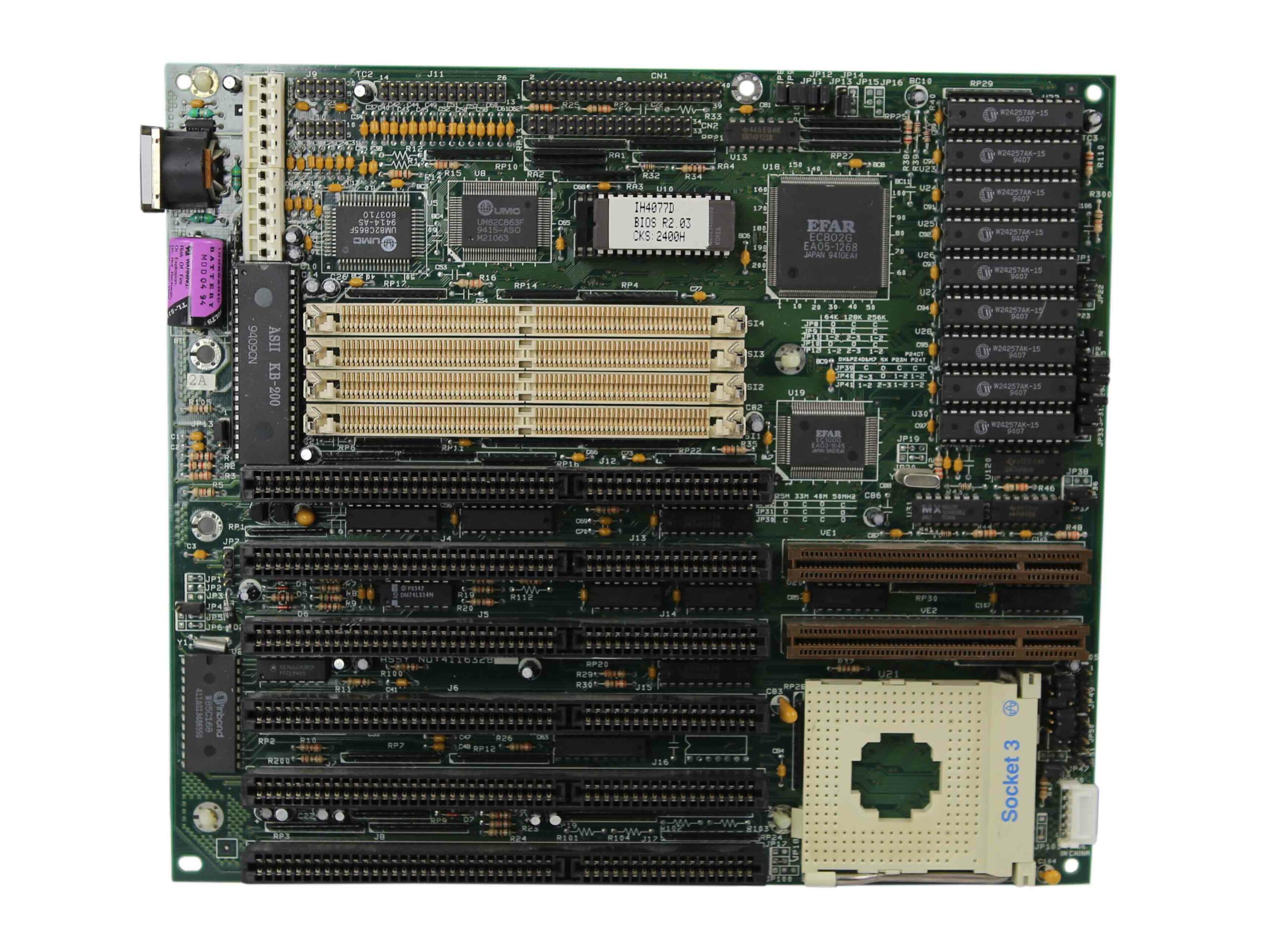 Płyta główna MiTAC widziana od góry, ze złączami slotów RAM, gniazdem procesora bez CPU i kilkoma slotami ISA/PCI.