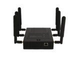 Access Point Extreme Networks z sześcioma czarnymi antenami dookoła obudowy, widoczny port RJ45 z przodu.