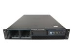 Przedni panel urządzenia Cisco WAVE-8541 z widocznymi wnękami na dyski bez zainstalowanych nośników i portami sieciowymi po prawej stronie.