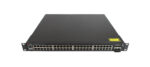Przedni panel switcha Brocade ICX 7450-48 z rzędami portów RJ45 i dodatkowym slotem po prawej stronie, uszy montażowe widoczne z boku.