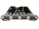 Moduł liniowy Alcatel-Lucent z 32 portami SFP+ w dwóch rzędach, widoczna płyta elektroniczna i uchwyty montażowe