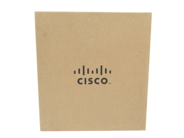 Zamknięte kartonowe pudełko z logo Cisco, w którym zapakowany jest telefon IP.
