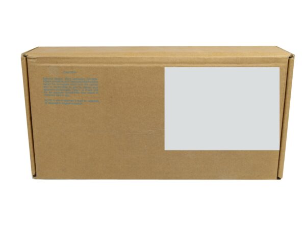 Zamknięte pudełko kartonowe z modułem Juniper, z białą naklejką z opisem produktu na boku.