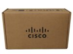 Zamknięte kartonowe pudełko Cisco z logo na wieku, brak widocznej etykiety z numerem modelu.