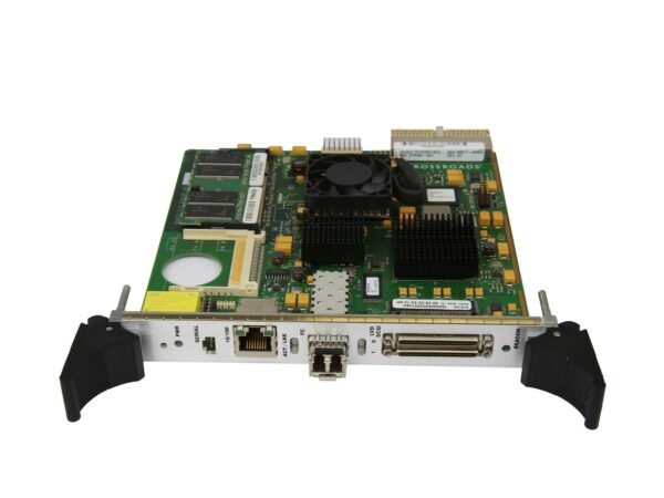 Karta modułu kontrolera z widocznym portem RJ45, złączem SCSI i dwiema czarnymi dźwigniami wysuwającymi po bokach.