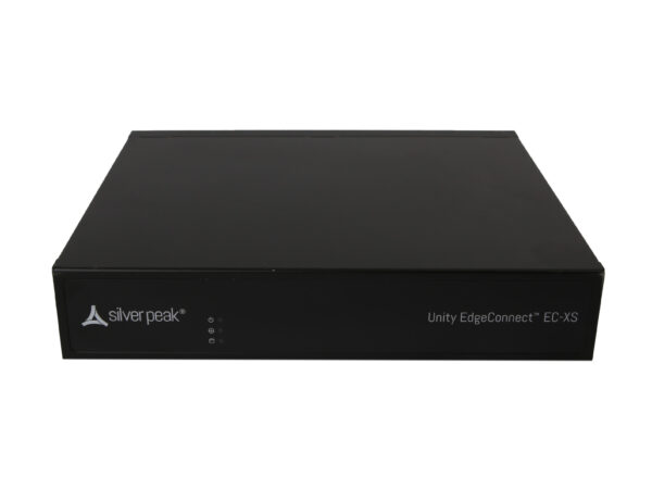 Czarna obudowa bramki Silver Peak Unity EdgeConnect EC-XS widziana z przodu pod niewielkim kątem, na białym tle.