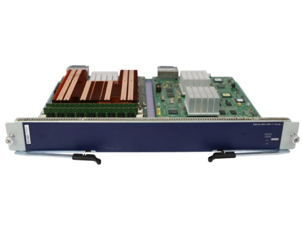 Karta modułowa Juniper z widocznymi radiatorami i chipami na płycie, niebieska obudowa z uchwytami wysuwnymi z boku.