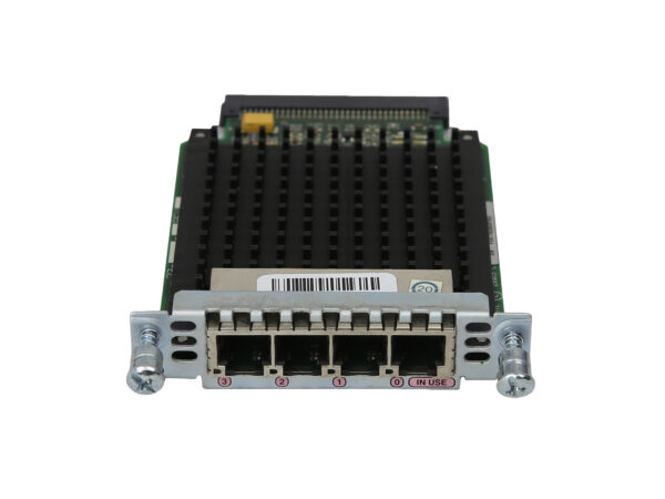 Moduł Cisco VIC2-4FXO z czterema portami RJ11 na metalowej wsporniku i widocznym radiatorem na płycie od góry