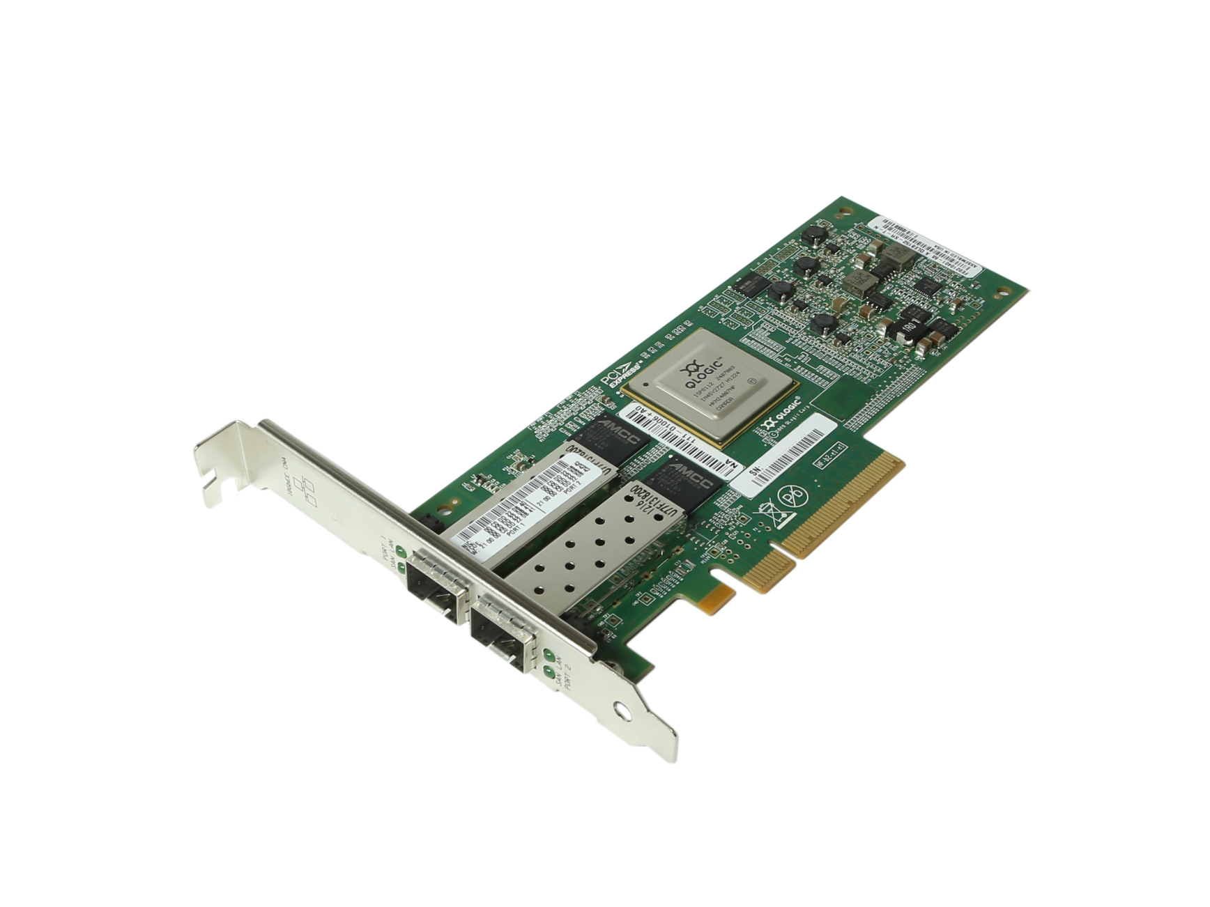 Karta sieciowa QLogic z dwoma portami SFP+ i wysokim uchwytem montażowym, widok pod kątem na zieloną płytkę PCB.
