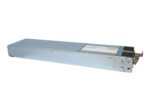 Podłużny modularny zasilacz serwerowy Cisco w metalowej srebrnej obudowie, ujęcie z boku pod kątem z widoczną etykietą.