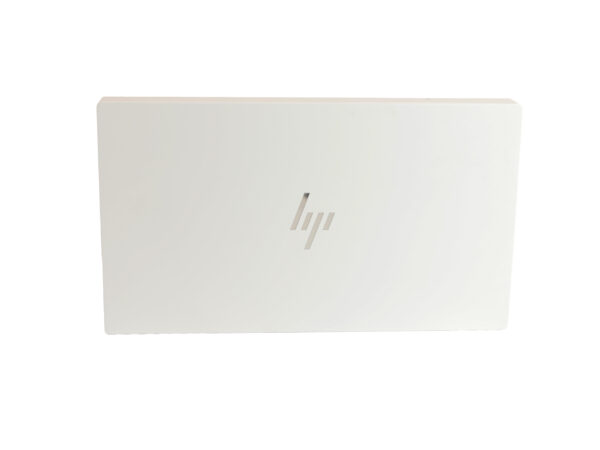 Zamknięta biała obudowa bazy I/O HP z logo na pokrywie, widok od góry pod niewielkim kątem.