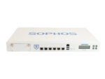 Przedni panel firewalla Sophos SG 230 z sześcioma portami RJ45, wyświetlaczem LCD i dwiema antenami po bokach.