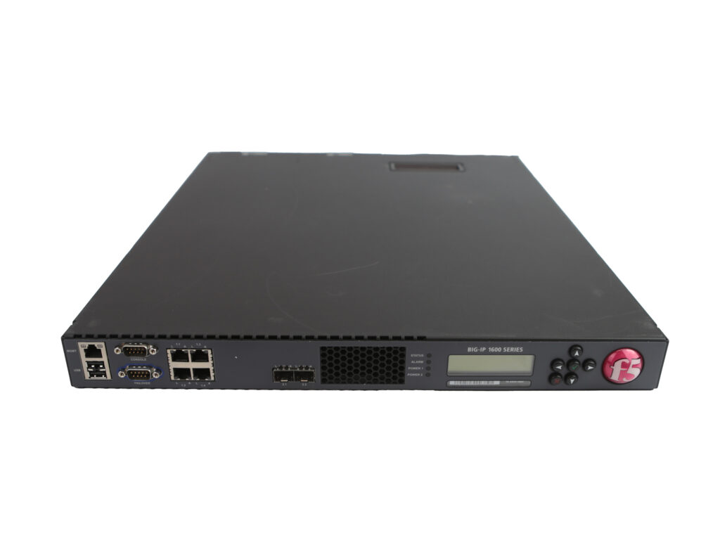 Load balancer F5 BIG-IP 1600 z przodu, widoczne porty RJ45, sloty SFP i mały wyświetlacz LCD na panelu.