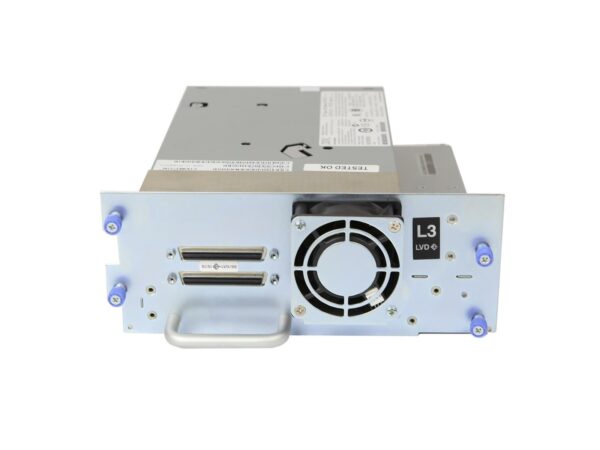 Przedni panel modułu napędu taśmowego LTO-3 z wentylatorem, złączami i etykietą "L3" na obudowie.