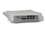 Urządzenie sieciowe Dell Edge 620 w foliowym opakowaniu ochronnym, widoczny rząd portów RJ45 z boku obudowy.