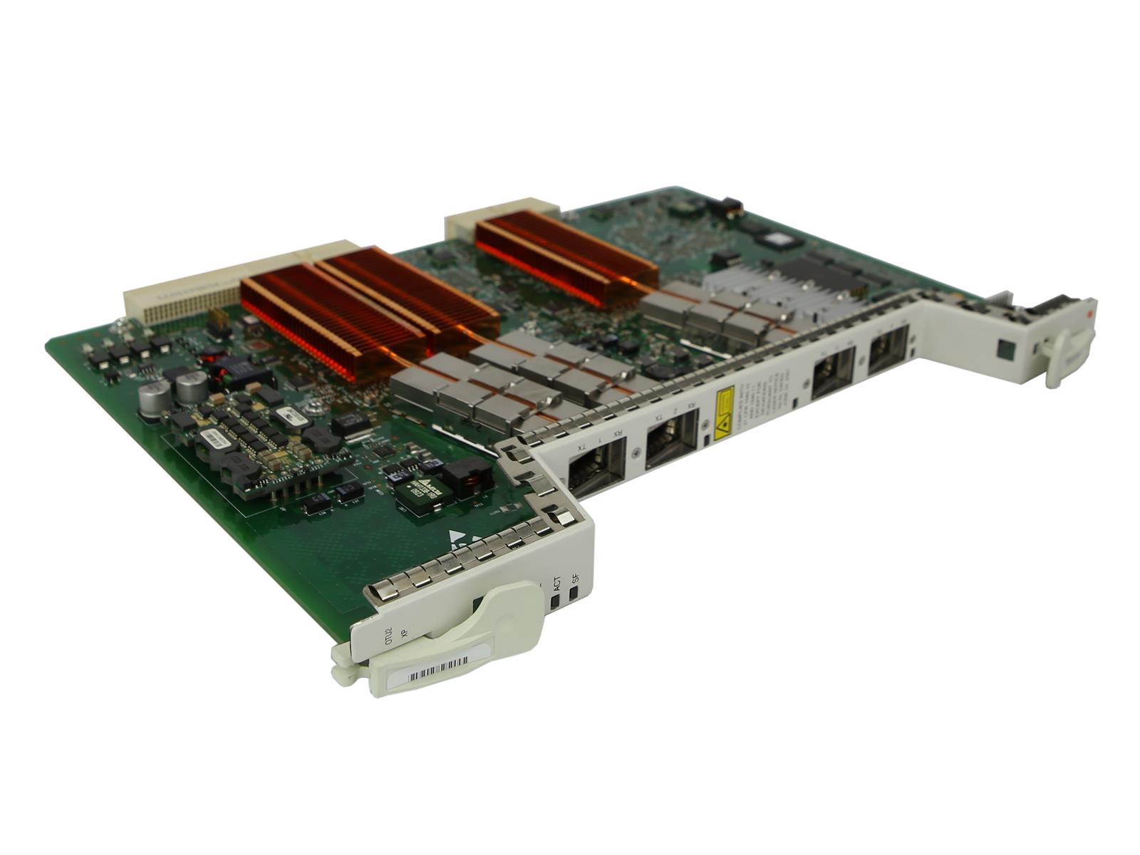 Karta modułu Cisco z widocznymi gniazdami XFP z przodu i gęsto upakowaną elektroniką na płycie, ujęcie pod kątem.